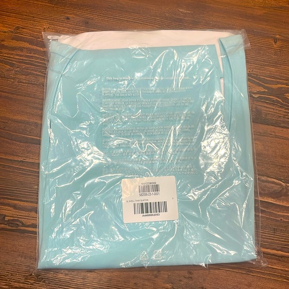 NWT Banana Republic Factory Shell Tank - Picture 4 of 4